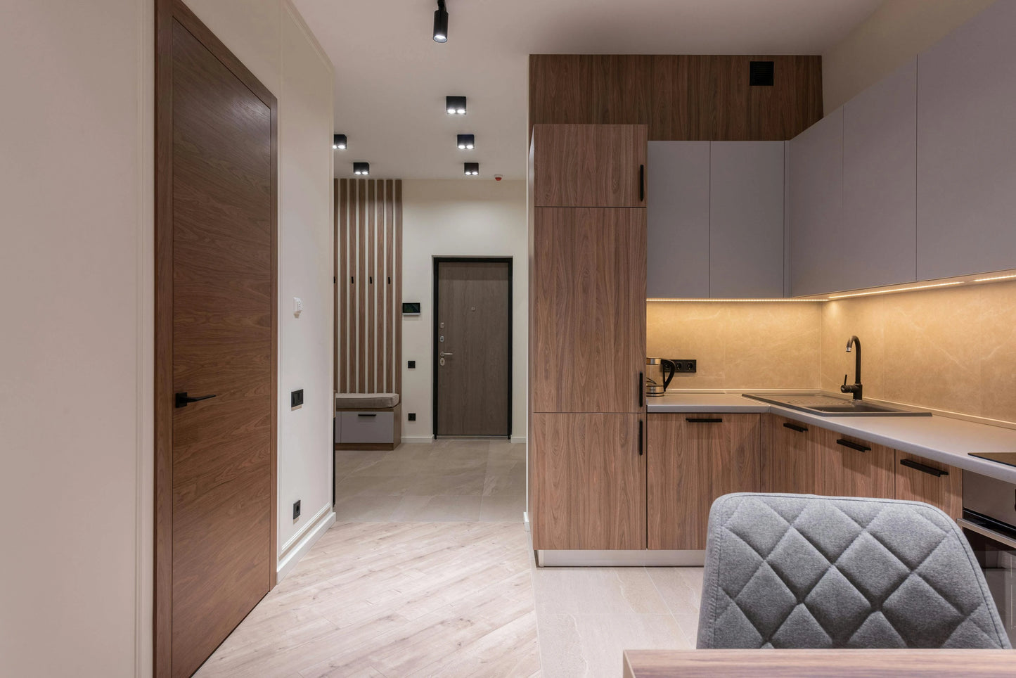 Modern Essentials - Contemporary Kitchen by Kitchen and Cabinets
